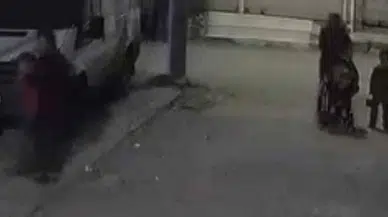 Adana’da Küçük Çocuğa Sokak Ortasında Şiddet Pes Dedirtti!